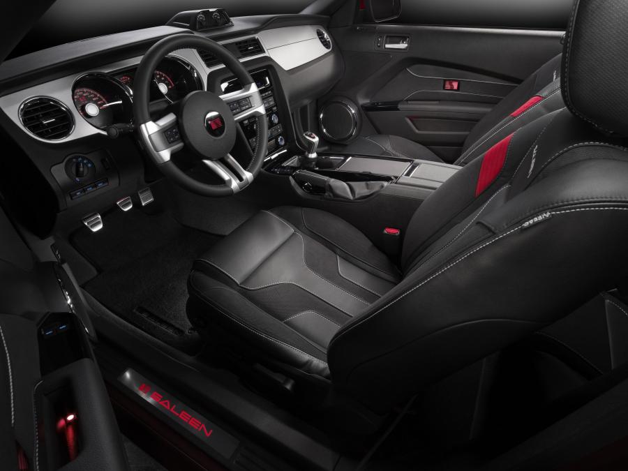 Интерьер Saleen S281 2010 года  (фото 2 из 51)